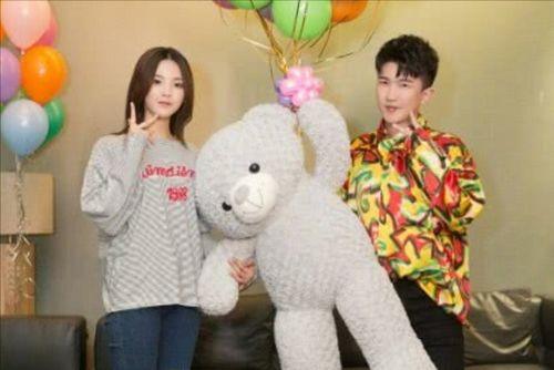 娱乐圈吃瓜背景图高清